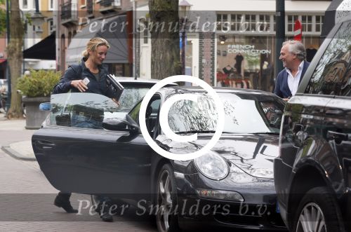 Amsterdam 15 mei 2013
Lieke v Lexmond op de cornelis schuytstraat met manager Frank Wisse
Peter Smulders bv