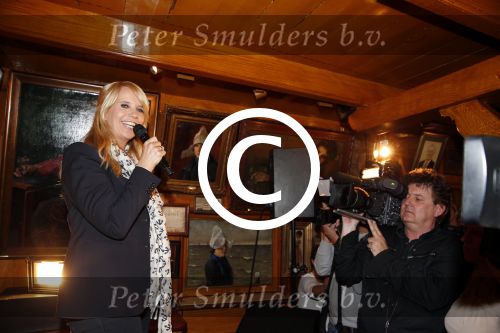 Volendam 22 april 2013
Linda de Mol reikt de eerse l Homo uit aan Johannes Rypma die op de cover staat. De presentatie was in hotel Spaander.
Peter Smulders bv