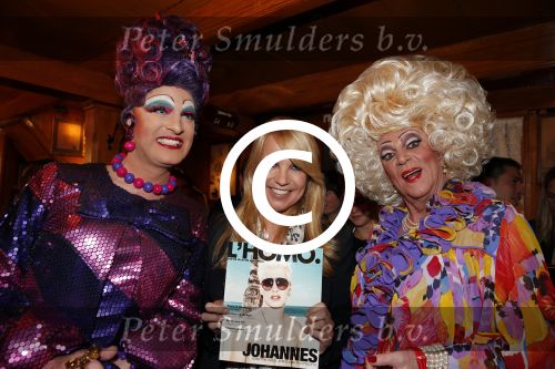 Volendam 22 april 2013
Linda de Mol reikt de eerse l Homo uit aan Johannes Rypma die op de cover staat. De presentatie was in hotel Spaander.
Peter Smulders bv