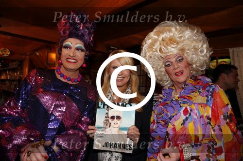 Volendam 22 april 2013
Linda de Mol reikt de eerse l Homo uit aan Johannes Rypma die op de cover staat. De presentatie was in hotel Spaander.
Peter Smulders bv