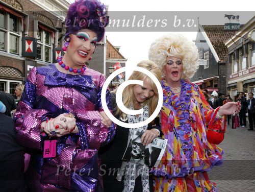 Volendam 22 april 2013
Linda de Mol reikt de eerse l Homo uit aan Johannes Rypma die op de cover staat. De presentatie was in hotel Spaander.
Peter Smulders bv