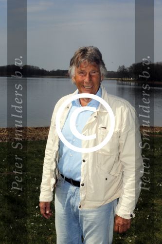 Busloo Apeldoorn 21 april 2013
Royal Canin organiseert grootste wandeltocht voor hond voor stichting Hulphond. Ambassadrices Anita Witzier Anouk Smulders en Martin Gaus lopen ook mee.
Peter Smulders bv