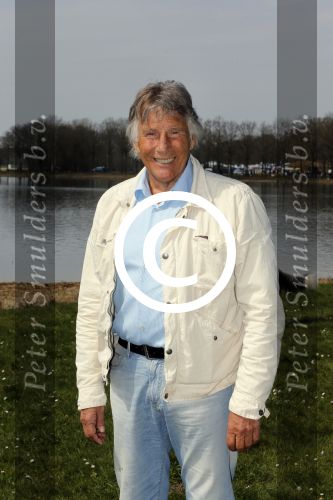 Busloo Apeldoorn 21 april 2013
Royal Canin organiseert grootste wandeltocht voor hond voor stichting Hulphond. Ambassadrices Anita Witzier Anouk Smulders en Martin Gaus lopen ook mee.
Peter Smulders bv
