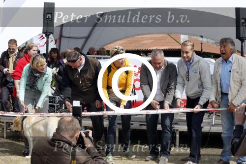 Busloo Apeldoorn 21 april 2013
Royal Canin organiseert grootste wandeltocht voor hond voor stichting Hulphond. Ambassadrices Anita Witzier Anouk Smulders en Martin Gaus lopen ook mee.
Peter Smulders bv