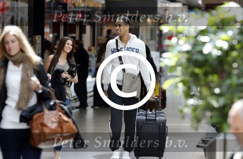 Schiphol 22 april 2013
Melissa Sneekes met haar nieuwe vriend Sean Marshall op schiphol. Sean is een professionele basketbalspeler die in Turkije speelt.
Peter Smulders bv