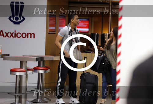 Schiphol 22 april 2013
Melissa Sneekes met haar nieuwe vriend Sean Marshall op schiphol. Sean is een professionele basketbalspeler die in Turkije speelt.
Peter Smulders bv