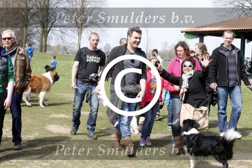 Busloo Apeldoorn 21 april 2013
Royal Canin organiseert grootste wandeltocht voor hond voor stichting Hulphond. Ambassadrices Anita Witzier Anouk Smulders en Martin Gaus lopen ook mee.
Peter Smulders bv