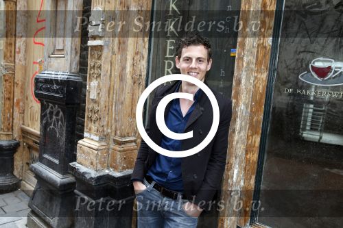 Amsterdam 13 mei 2013
Presentatie cast baantjer met oa Peter Tuinman - Rechercheur De Cock
Mike Weerts - Adjudant Vledder
Peter Rï¿½mer - Commissaris Buitendam
Miryanna van Reeden - Theaterdirectrice
Alexandra Alphenaar - Zangeres
Tom Afman - Geluidstechnicus
Sophie van Oers - Theaterbezoekster
Evert van der Meulen - Theatertechnicus
Peter Smulders bv