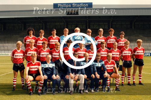 Eindhoven 1983-1984.  Team PSV. Achter vlnr, Ruud Gullit, Berry van Aerle,Huub Stevens, Pim Doesburg, Hans van Breukelen, Patrick Lodewijks, Glenn Hysen, Ernie Brands en Jan Heintze. Voor, Juri Koolhof, Erik-Jan vd Boogaard, Rene van der Gijp, Ton Lokhof, ?? Willy van de Kerkhof, Michel Valke, ??, Frans van Rooij,??, Addick Koot.
Voor. Rob McDonald, Sjack vd Ven, Hans Kraaij, Kees Ploegsma, Jan Reker, Guus Hiddink en Halvar Thoressen.
Foto: John Claessens