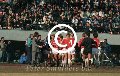 Tokio, 9 t/m 12 December 1988 PSV-Nacional Montevideo (Uruguay)
Met eindstand 1-1 na verlenging 2-2 en via een 6-7 verlies in penaltys.
PSV had 4 x de kans om winnaar te zien en uiteindelijk is het niet gelukt.
0-1 Ostolaza, 1-1 Romario , in de 110e minuut Ronald Koeman 2-1 en in de 119e min wederom Ostolaza 2-2
Wedstrijd werd gespeeld in tokio voor 62000 toeschouwers

Foto Peter Smulders BV