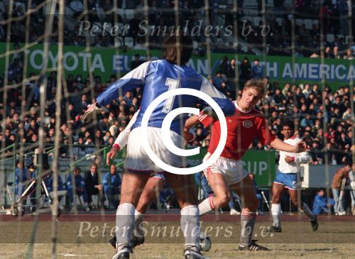 Tokio, 9 t/m 12 December 1988 PSV-Nacional Montevideo (Uruguay)
Met eindstand 1-1 na verlenging 2-2 en via een 6-7 verlies in penaltys.
PSV had 4 x de kans om winnaar te zien en uiteindelijk is het niet gelukt.
0-1 Ostolaza, 1-1 Romario , in de 110e minuut Ronald Koeman 2-1 en in de 119e min wederom Ostolaza 2-2
Wedstrijd werd gespeeld in tokio voor 62000 toeschouwers

Foto Peter Smulders BV