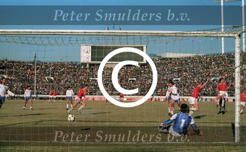 Tokio, 9 t/m 12 December 1988 PSV-Nacional Montevideo (Uruguay)
Met eindstand 1-1 na verlenging 2-2 en via een 6-7 verlies in penaltys.
PSV had 4 x de kans om winnaar te zien en uiteindelijk is het niet gelukt.
0-1 Ostolaza, 1-1 Romario , in de 110e minuut Ronald Koeman 2-1 en in de 119e min wederom Ostolaza 2-2
Wedstrijd werd gespeeld in tokio voor 62000 toeschouwers

Foto Peter Smulders BV
