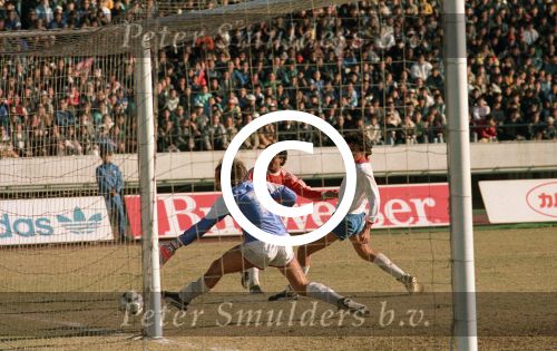 Tokio, 9 t/m 12 December 1988 PSV-Nacional Montevideo (Uruguay)
Met eindstand 1-1 na verlenging 2-2 en via een 6-7 verlies in penaltys.
PSV had 4 x de kans om winnaar te zien en uiteindelijk is het niet gelukt.
0-1 Ostolaza, 1-1 Romario , in de 110e minuut Ronald Koeman 2-1 en in de 119e min wederom Ostolaza 2-2
Wedstrijd werd gespeeld in tokio voor 62000 toeschouwers

Foto Peter Smulders BV