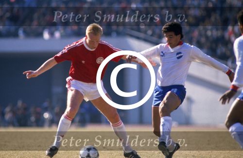 Tokio, 9 t/m 12 December 1988 PSV-Nacional Montevideo (Uruguay)
Met eindstand 1-1 na verlenging 2-2 en via een 6-7 verlies in penaltys.
PSV had 4 x de kans om winnaar te zien en uiteindelijk is het niet gelukt.
0-1 Ostolaza, 1-1 Romario , in de 110e minuut Ronald Koeman 2-1 en in de 119e min wederom Ostolaza 2-2
Wedstrijd werd gespeeld in tokio voor 62000 toeschouwers

Foto Peter Smulders BV