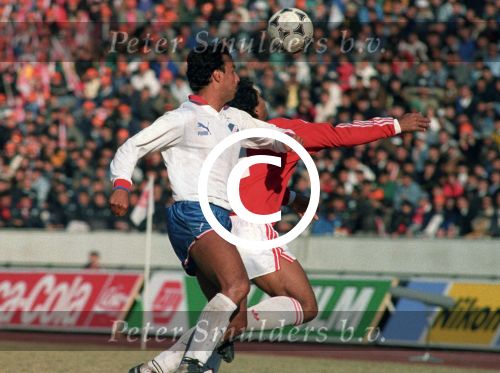 Tokio, 9 t/m 12 December 1988 PSV-Nacional Montevideo (Uruguay)
Met eindstand 1-1 na verlenging 2-2 en via een 6-7 verlies in penaltys.
PSV had 4 x de kans om winnaar te zien en uiteindelijk is het niet gelukt.
0-1 Ostolaza, 1-1 Romario , in de 110e minuut Ronald Koeman 2-1 en in de 119e min wederom Ostolaza 2-2
Wedstrijd werd gespeeld in tokio voor 62000 toeschouwers

Foto Peter Smulders BV