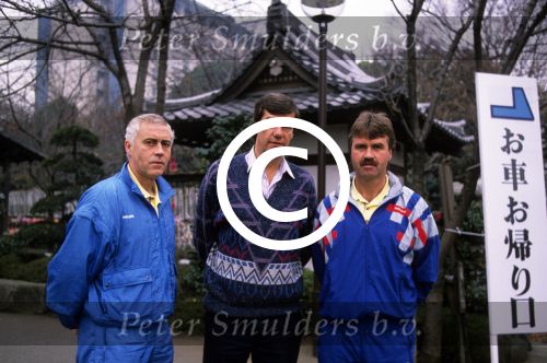 Tokio, 9 t/m 12 December 1988 PSV-Nacional Montevideo (Uruguay)
Met eindstand 1-1 na verlenging 2-2 en via een 6-7 verlies in penaltys.
PSV had 4 x de kans om winnaar te zien en uiteindelijk is het niet gelukt.
0-1 Ostolaza, 1-1 Romario , in de 110e minuut Ronald Koeman 2-1 en in de 119e min wederom Ostolaza 2-2
Wedstrijd werd gespeeld in tokio voor 62000 toeschouwers
Guus Hiddin, Hans Dorjee en Kees Ploegsma Sr.
Foto Peter Smulders BV