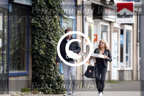 Amsterdam 13 mei 2013
Nicky v Dam en Patricia Paay doen samen boodschappen.
Peter Smulders bv