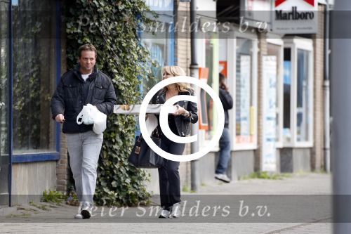 Amsterdam 13 mei 2013
Nicky v Dam en Patricia Paay doen samen boodschappen.
Peter Smulders bv