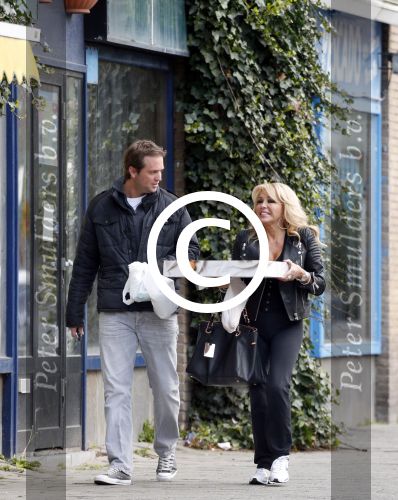 Amsterdam 13 mei 2013
Nicky v Dam en Patricia Paay doen samen boodschappen.
Peter Smulders bv