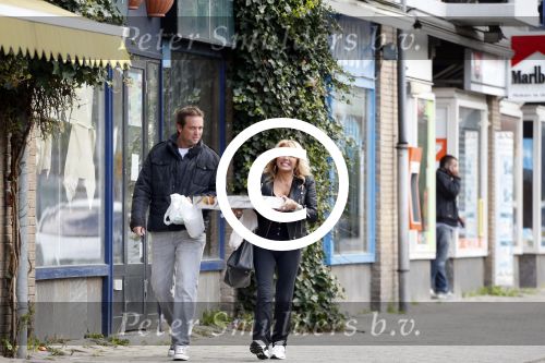 Amsterdam 13 mei 2013
Nicky v Dam en Patricia Paay doen samen boodschappen.
Peter Smulders bv