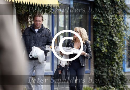 Amsterdam 13 mei 2013
Nicky v Dam en Patricia Paay doen samen boodschappen.
Peter Smulders bv