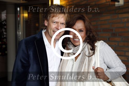 Aalsmeer 26 april 2013
Gerard Joling krijgt uit handen van de burgemeester van Aalsmeer een koninklijke onderscheiding (lintje). Patty Brard met vriend Antoine
Peter Smulders bv