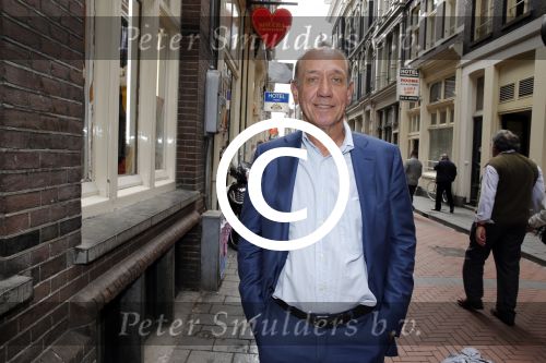 Amsterdam 13 mei 2013
Presentatie cast baantjer met oa Peter Tuinman - Rechercheur De Cock
Mike Weerts - Adjudant Vledder
Peter Rï¿½mer - Commissaris Buitendam
Miryanna van Reeden - Theaterdirectrice
Alexandra Alphenaar - Zangeres
Tom Afman - Geluidstechnicus
Sophie van Oers - Theaterbezoekster
Evert van der Meulen - Theatertechnicus
Peter Smulders bv