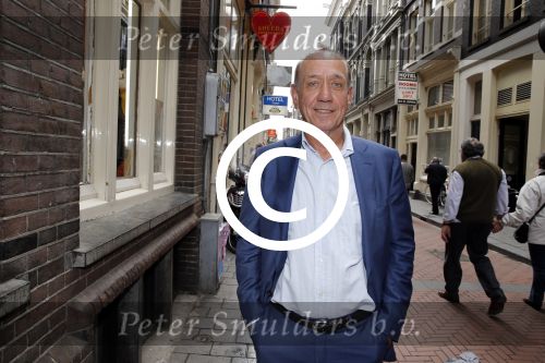 Amsterdam 13 mei 2013
Presentatie cast baantjer met oa Peter Tuinman - Rechercheur De Cock
Mike Weerts - Adjudant Vledder
Peter Rï¿½mer - Commissaris Buitendam
Miryanna van Reeden - Theaterdirectrice
Alexandra Alphenaar - Zangeres
Tom Afman - Geluidstechnicus
Sophie van Oers - Theaterbezoekster
Evert van der Meulen - Theatertechnicus
Peter Smulders bv