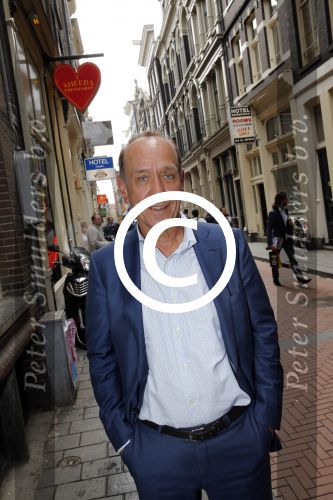 Amsterdam 13 mei 2013
Presentatie cast baantjer met oa Peter Tuinman - Rechercheur De Cock
Mike Weerts - Adjudant Vledder
Peter Rï¿½mer - Commissaris Buitendam
Miryanna van Reeden - Theaterdirectrice
Alexandra Alphenaar - Zangeres
Tom Afman - Geluidstechnicus
Sophie van Oers - Theaterbezoekster
Evert van der Meulen - Theatertechnicus
Peter Smulders bv