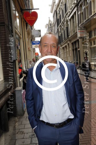 Amsterdam 13 mei 2013
Presentatie cast baantjer met oa Peter Tuinman - Rechercheur De Cock
Mike Weerts - Adjudant Vledder
Peter Rï¿½mer - Commissaris Buitendam
Miryanna van Reeden - Theaterdirectrice
Alexandra Alphenaar - Zangeres
Tom Afman - Geluidstechnicus
Sophie van Oers - Theaterbezoekster
Evert van der Meulen - Theatertechnicus
Peter Smulders bv