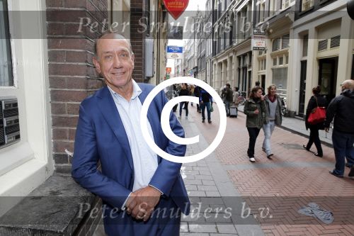 Amsterdam 13 mei 2013
Presentatie cast baantjer met oa Peter Tuinman - Rechercheur De Cock
Mike Weerts - Adjudant Vledder
Peter Rï¿½mer - Commissaris Buitendam
Miryanna van Reeden - Theaterdirectrice
Alexandra Alphenaar - Zangeres
Tom Afman - Geluidstechnicus
Sophie van Oers - Theaterbezoekster
Evert van der Meulen - Theatertechnicus
Peter Smulders bv