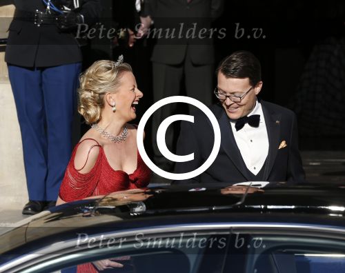 Amsterdam, 29 April 2013
Kon. gasten op weg naar het diner
Prinses Mabel met Prins Constatijn en Prinses Laurentien
Foto Peter Smulders BV