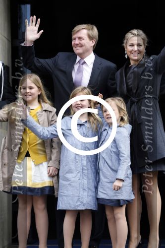 Amsterdam, 29 April 2013
Vertrek Kon. familie vanuit Paleis op de Dam naar het diner in het Rijksmuseum
Prins Willem Alexander en Prinses Maxima met gezin
Foto Peter Smulders BV
