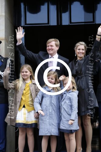 Amsterdam, 29 April 2013
Vertrek Kon. familie vanuit Paleis op de Dam naar het diner in het Rijksmuseum
Prins Willem Alexander en Prinses Maxima met gezin
Foto Peter Smulders BV