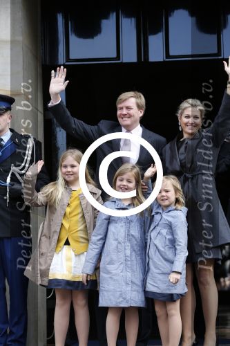 Amsterdam, 29 April 2013
Vertrek Kon. familie vanuit Paleis op de Dam naar het diner in het Rijksmuseum
Prins Willem Alexander en Prinses Maxima met gezin
Foto Peter Smulders BV