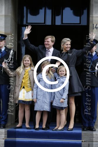 Amsterdam, 29 April 2013
Vertrek Kon. familie vanuit Paleis op de Dam naar het diner in het Rijksmuseum
Prins Willem Alexander en Prinses Maxima met gezin
Foto Peter Smulders BV