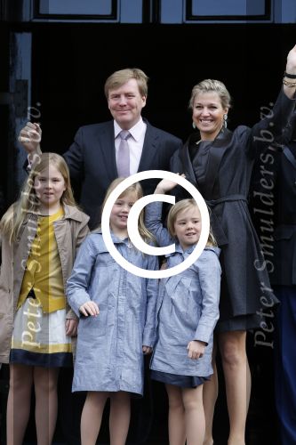 Amsterdam, 29 April 2013
Vertrek Kon. familie vanuit Paleis op de Dam naar het diner in het Rijksmuseum
Prins Willem Alexander en Prinses Maxima met gezin
Foto Peter Smulders BV