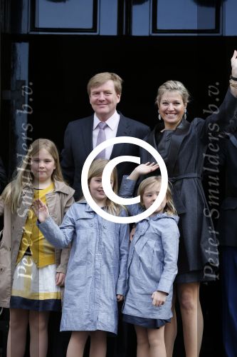 Amsterdam, 29 April 2013
Vertrek Kon. familie vanuit Paleis op de Dam naar het diner in het Rijksmuseum
Prins Willem Alexander en Prinses Maxima met gezin
Foto Peter Smulders BV