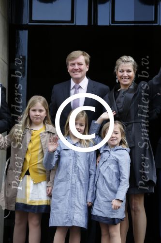 Amsterdam, 29 April 2013
Vertrek Kon. familie vanuit Paleis op de Dam naar het diner in het Rijksmuseum
Prins Willem Alexander en Prinses Maxima met gezin
Foto Peter Smulders BV