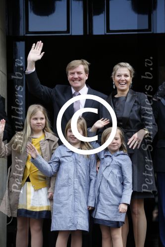 Amsterdam, 29 April 2013
Vertrek Kon. familie vanuit Paleis op de Dam naar het diner in het Rijksmuseum
Prins Willem Alexander en Prinses Maxima met gezin
Foto Peter Smulders BV