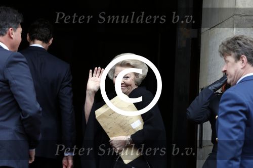 Amsterdam 16 mei 2013
Prinses Beatrix bij uitreiking appeltjes van Oranje op het paleijs op de dam
Peter Smulders bv