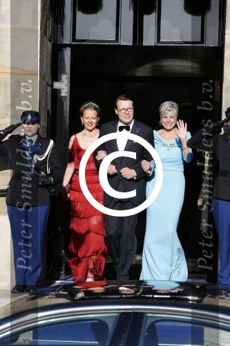 Amsterdam, 29 April 2013
Kon. gasten op weg naar het diner
Prinses Mabel met Prins Constatijn en Prinses Laurentien
Foto Peter Smulders BV