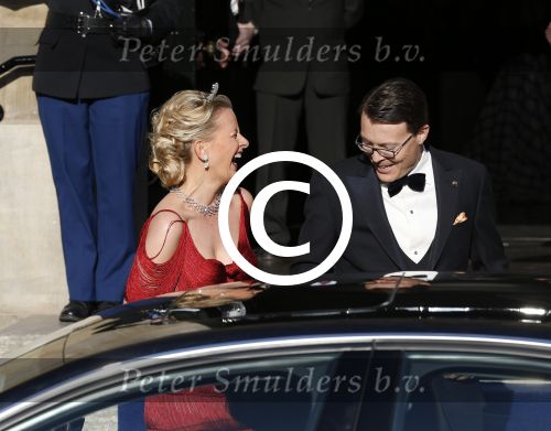Amsterdam, 29 April 2013
Kon. gasten op weg naar het diner
Prinses Mabel met Prins Constatijn en Prinses Laurentien
Foto Peter Smulders BV