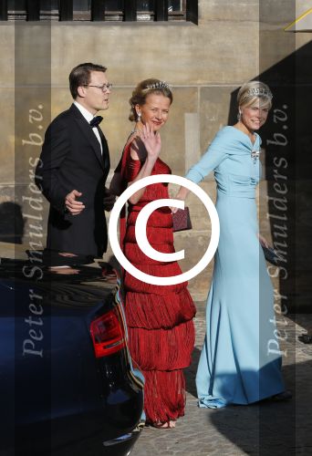 Amsterdam, 29 April 2013
Kon. gasten op weg naar het diner
Prinses Mabel met Prins Constatijn en Prinses Laurentien
Foto Peter Smulders BV