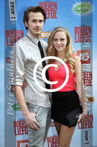 Amsterdam 13 mei 2013
Premiere leve boerenliefde in tuschinski. raynor Arkenbout met vriendin
Peter Smulders bv