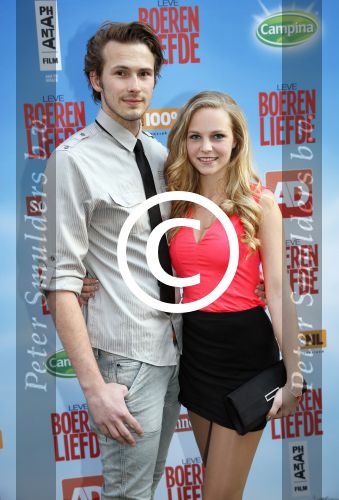Amsterdam 13 mei 2013
Premiere leve boerenliefde in tuschinski. raynor Arkenbout met vriendin
Peter Smulders bv