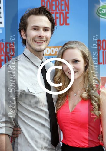 Amsterdam 13 mei 2013
Premiere leve boerenliefde in tuschinski. raynor Arkenbout met vriendin
Peter Smulders bv