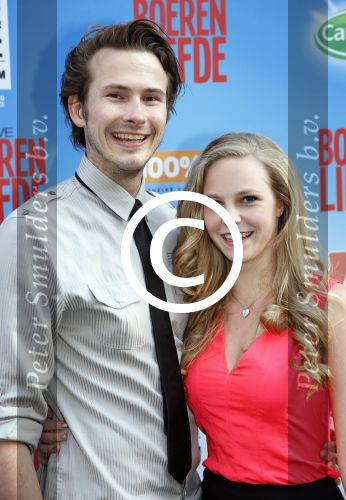 Amsterdam 13 mei 2013
Premiere leve boerenliefde in tuschinski. raynor Arkenbout met vriendin
Peter Smulders bv