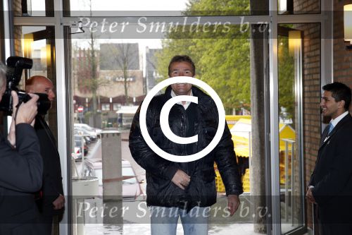 Aalsmeer 26 april 2013
Gerard Joling krijgt uit handen van de burgemeester van Aalsmeer een koninklijke onderscheiding (lintje). Reinout Oerlemans
Peter Smulders bv