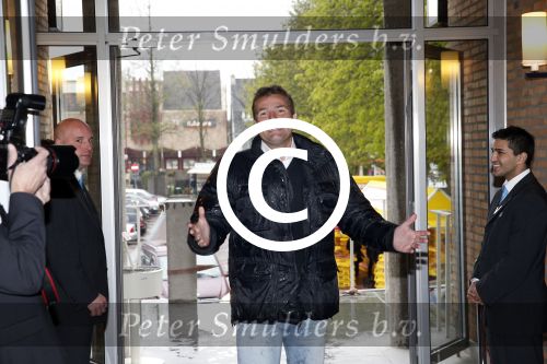 Aalsmeer 26 april 2013
Gerard Joling krijgt uit handen van de burgemeester van Aalsmeer een koninklijke onderscheiding (lintje). Reinout Oerlemans
Peter Smulders bv
